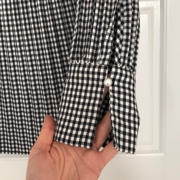 Black and White off the shoulder blouse - Picture 2 of 2